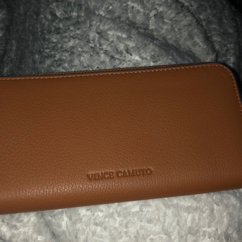 NWT Vince Camuto Areli Leather Wallet